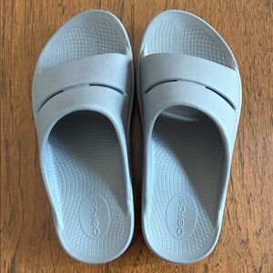 OOFOS Slide Sandals in Light Blue-Gray